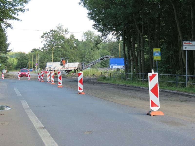 Výstavba nové okružní křižovatky ulic Těšínská, Anglická a U Závor v Havířově-Šumbarku. 