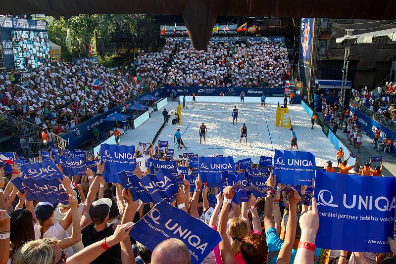 Finále muži: ČR - Norsko. FIVB Světové série v plážovém volejbalu J&T Banka Ostrava Beach Open, 2. června 2019 v Ostravě. Na snímku fanoušci.