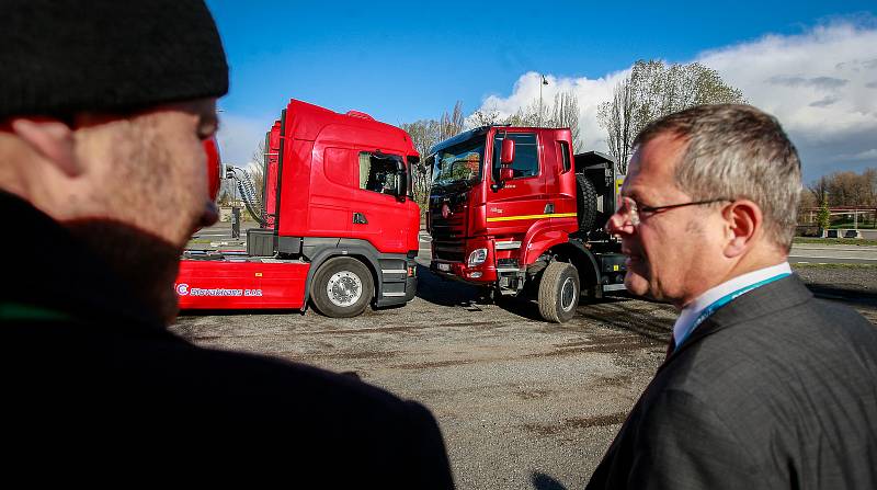 Simulovaná havárie nákladního vozidla převážejícího nebezpečný odpad v areálu Dolních Vítkovic v Ostravě.