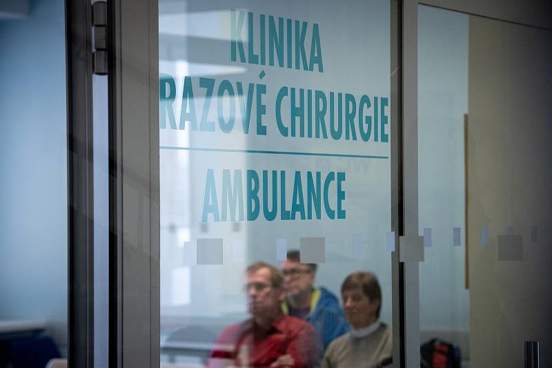Den třetí po střelbě ve Fakultní nemocnici Ostrava (FNO), 12. prosince 2019 v Ostravě. Na snímku otevřená ordinace i čekárna traumatologické ambulance.