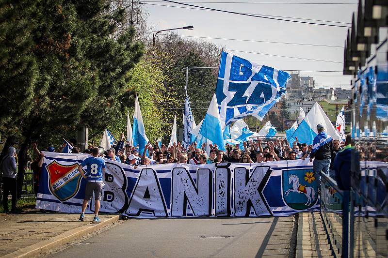 Pochod fanoušků Baníku Ostrava 7. dubna 2019 v Ostravě-Vítkovicích.