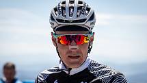 Cyklista Jaroslav Kulhavý vyjíždí na Lysou horu, 22. května 2020. Vystoupat na Lysou horu chce třináctkrát za sebou, aby na kole zdolal nadmořskou výšku 8848m (výška nejvyšší hory světa Mount Everest).