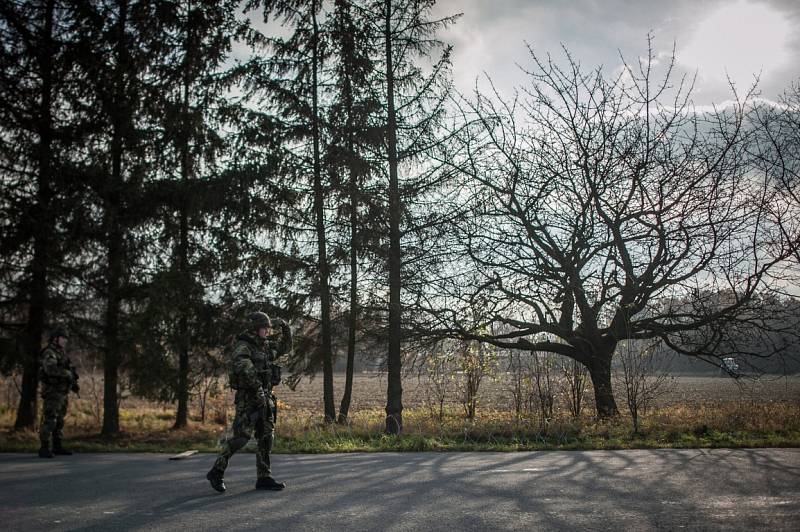 Na cvičení Safeguard 2015 předvedla jednotka sedmdesáti záložáků střežení objektu ostravského letiště společně se složkami Integrovaného záchranného systému.