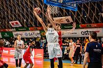 Basketbalisté NH Ostrava porazili ve 3. kole nadstavby NBL Olomoucko jasně 103:82. Rozhodli výborným výkonem ve čtvrté čtvrtině.