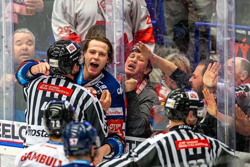 Utkání předkola play off hokejové extraligy - 2. zápas: HC Vítkovice Ridera - HC Olomouc. Samuel Bitten z Vítkovic.