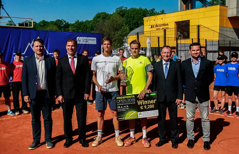 Finále Prosperita Open 2018, na snímku vlevo Chorvat Nino Serdarusic, vpravo Belgičan Arthur De Greef