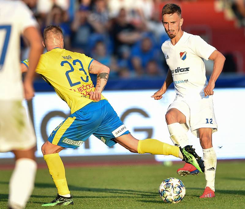 Utkání 3. kola první fotbalové ligy: FC Baník Ostrava - FK Teplice, 26. července 2019 v Ostravě. Na snímku (zleva) Jakub Hora a Josef Celba.