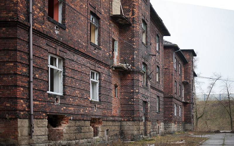 Ostravské ghetto Přednádraží. Snímek ze začátku roku 2014. Opuštěné domy v lukrativní ostravské čtvrti i nadále chátrají. 