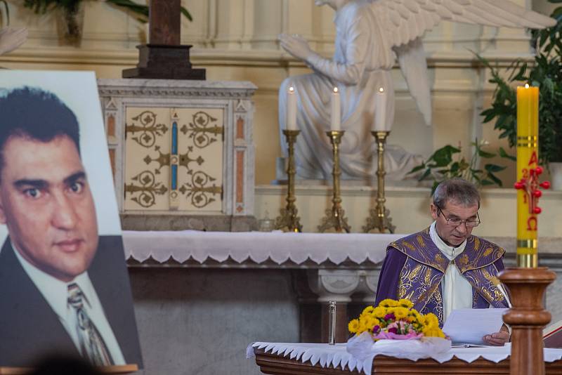 Ostrava pohřbila romskou legendu. Pohřeb Josefa Facuny 21. října v kostele Neposkvrněného početí Panny Marie v Přívoze.