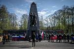 Čeští příznivci ruského motorkářského klubu Noční vlci u památníku vojáků Rudé armády v Komenského sadech 30. dubna 2021 v Ostravě.