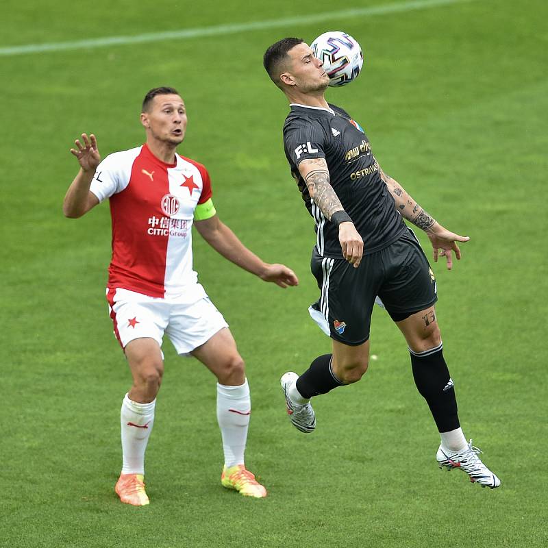 Utkání 29. kola první fotbalové ligy: FC Baník Ostrava - SK Slavia Praha, 10. června 2020 v Ostravě. Zleva Jan Bořil ze Slavie a Roman Potočný z Ostravy.