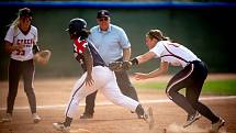 Mistrovství Evropy žen v softbalu, zápas o 3. místo Británie - ČR, 6. července 2019 v Ostravě. Na snímku (zleva) MYERS Nerissa a JAKESOVA Tereza.