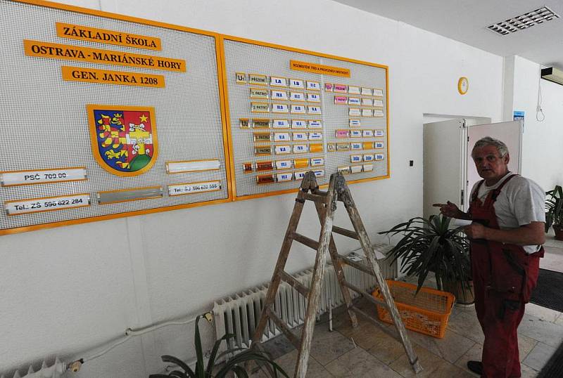 Na Základní škole Generála Janka v Ostravě-Mariánských Horách se pečlivě připravují nejen na prezidenta ale hlavně na prvňáčky.
