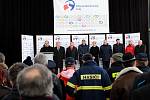 Novou techniku za více než 330 milionů korun předali ve čtvrtek v Ostravě zástupci kraje Zdravotnické záchranné službě, Hasičskému záchrannému sboru a vybraným obcím kraje.