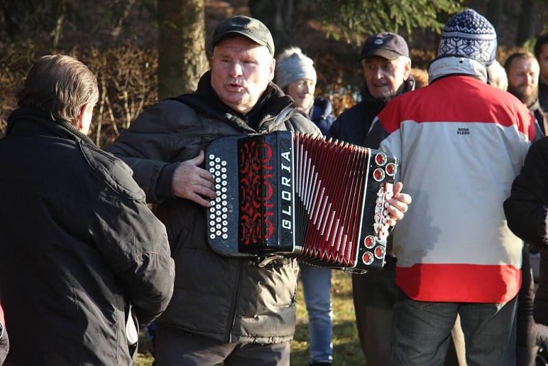 Silvestrovská otužilecká akce na koupališti v Bludově