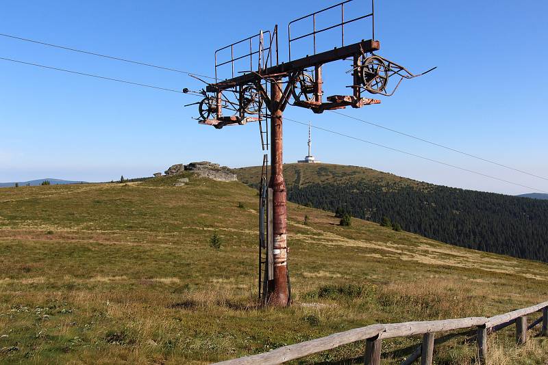 Lyžařské vleky na Ovčárně v Jeseníkách.