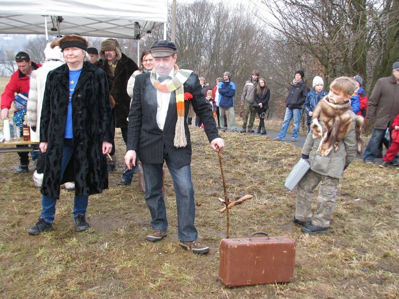 V beranici, s doutníkem v ústech a kufrem v ruce běhali po kopci Humenec v Zábřehu recesisté při Welzlově kufru, který je vzpomínkou na místního rodáka, cestovatele, polárníka a náčelníka Eskymáků Jana Eskymo Welzla.