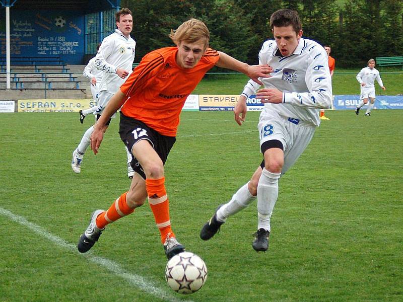 Losinští fotbalisté podlehli doma v dohrávce Jakubčovicím (bílé dresy)