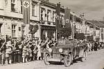 Příjezd německých vojenských jednotek do Zábřehu na podzim 1938. Zábřeh byl národnostně smíšeným městem.