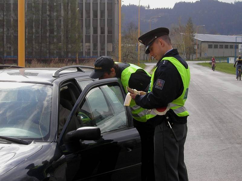 Dopravní policie příštím rok personálně posílí a hlídky tak budou častěji číhat u silnic . 