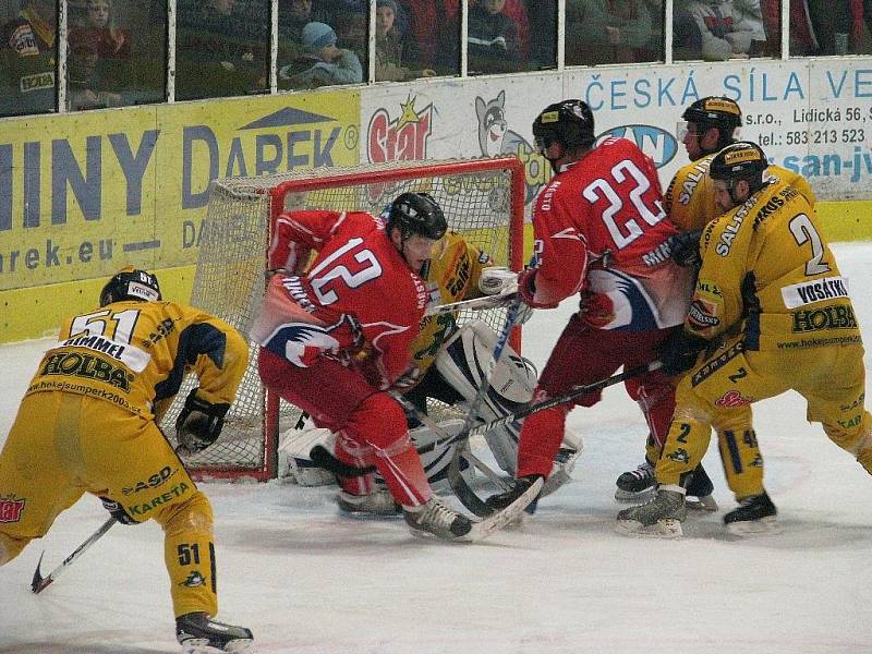 Šumperk porazil v prvoligovém derby Olomouc (červené dresy) po nájezdech