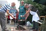 Vůně kotlíkového guláše se ve čtrvtek 15. srpna linula sady 1. máje v Šumperku. Konal se zde první ročník gulášového festivalu nazvaného Roztančené kotlíky.