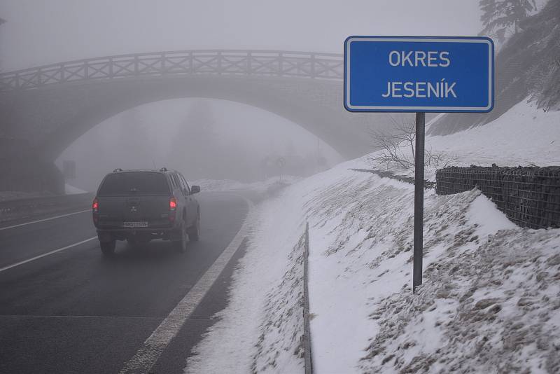 Hranice okresu mezi u Ostružné.