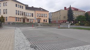 Nové placené parkoviště v Zábřehu za poliklinikou.