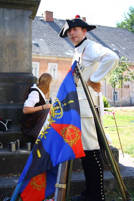 Javornická garda (v hnědých uniformách) se z Javorníku v pátek 26. července vydala spolu se spřátelenými jednotkami na pochod do Nysy.