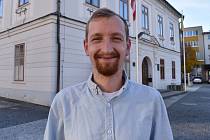 Učitel z Jeseníku a skaut Jan Dvořák, který 28. října 2025 převzal od prezidenta republiky medaili Za zásluhy.