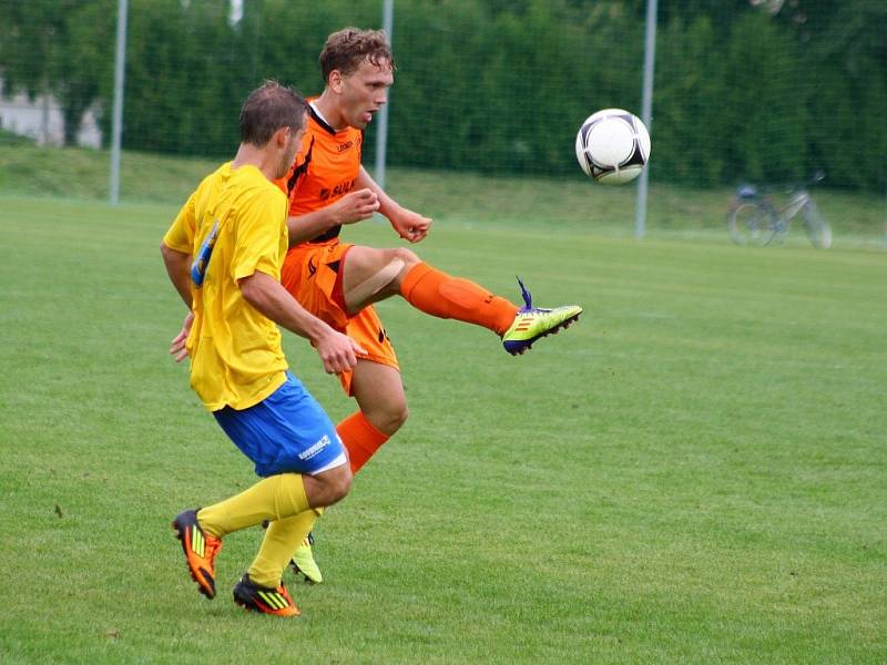 Přátelské utkání Zábřeh versus Šumperk (žluté dresy) v Leštině.