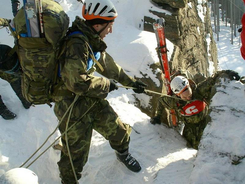 Zimní závod vojewnských hlídek Winter Survival 2012 v Jeseníkách