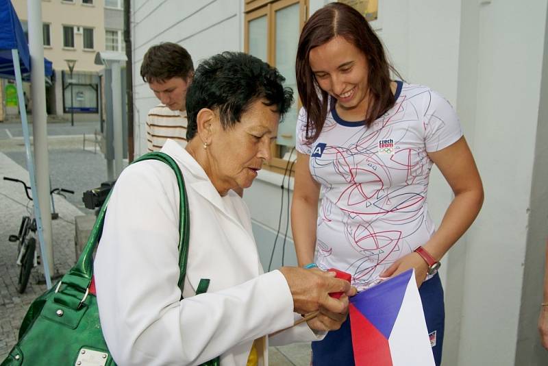 Romana Labounková dostala přímo před pódiem dárečky pro štěstí.