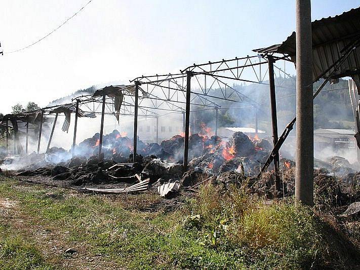 Požár řádil na farmě v Maršíkově