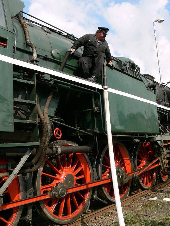 Historický vlak na Anenské pouti ve Starém Městě