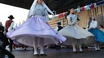 V pátek a v sobotu se na hlavních pořadech Mezinárodního folklorního festivalu v Šumperku představily postupně dvě desítky souborů. Mezi nimi byl i soubor z Portugalska.