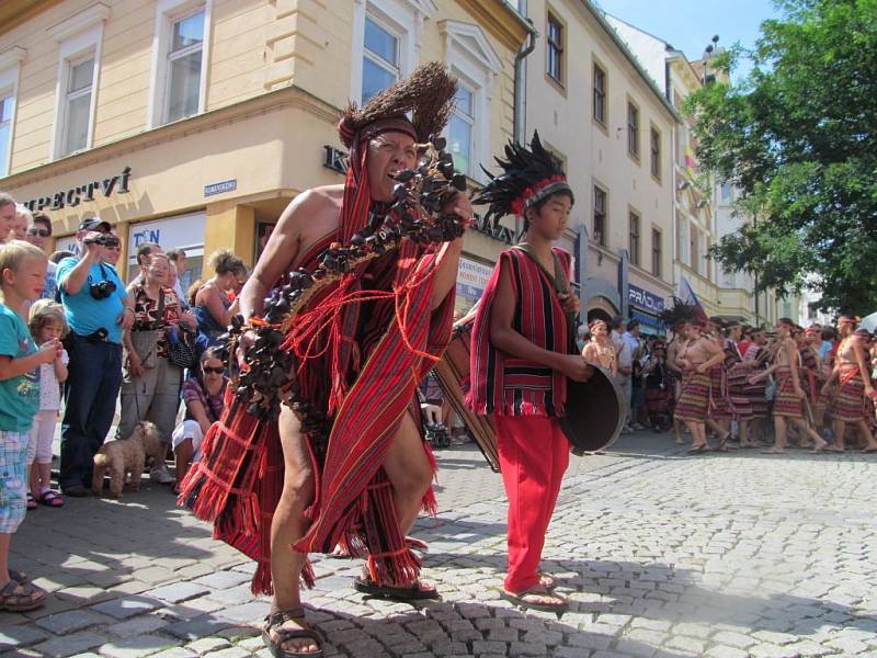 Roztančená ulice – jeden z programů XXII. Mezinárodního folklórního festivalu v Šumperku.