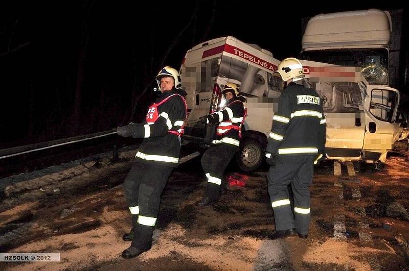 Hasiči zasahují u tragické srážky dvou kamionů a dodávky na Mohelnickém kopci