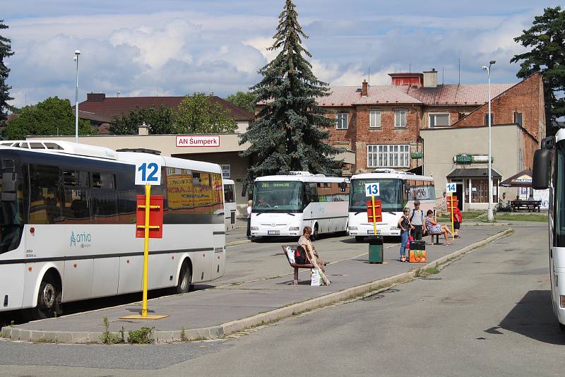 Autobusy do Ostravy budou ze Šumperku jezdit dál, od září však pod jiným dopravcem.