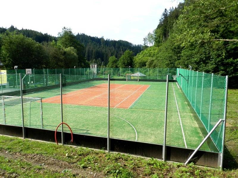 Mnoho novinek připravil návštěvníkům v letošní letní sezoně oblíbený rekreační areál v Dolním Bušínově u Zábřeha. Přehrada Na Jahodné prošla odbahněním, provozovatelé zmodernizovali sociální zařízení pro návštěvníky kempu a přehrady.