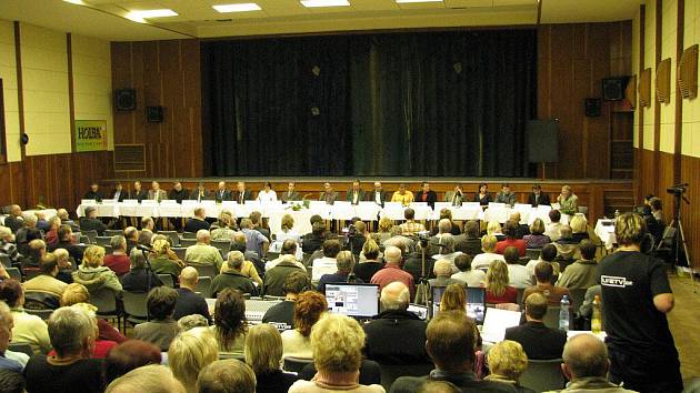 Veřejnost sleduje ustavující zasedání nového zastupitelstva v Zábřehu