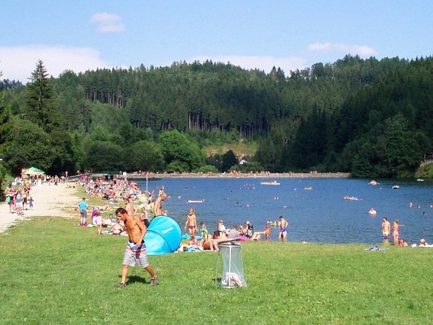 V teplých dnech je o koupání na přehradě v rekreačním středisku Bozeňov v Dolním Bušínově u Zábřeha velký zájem. 
