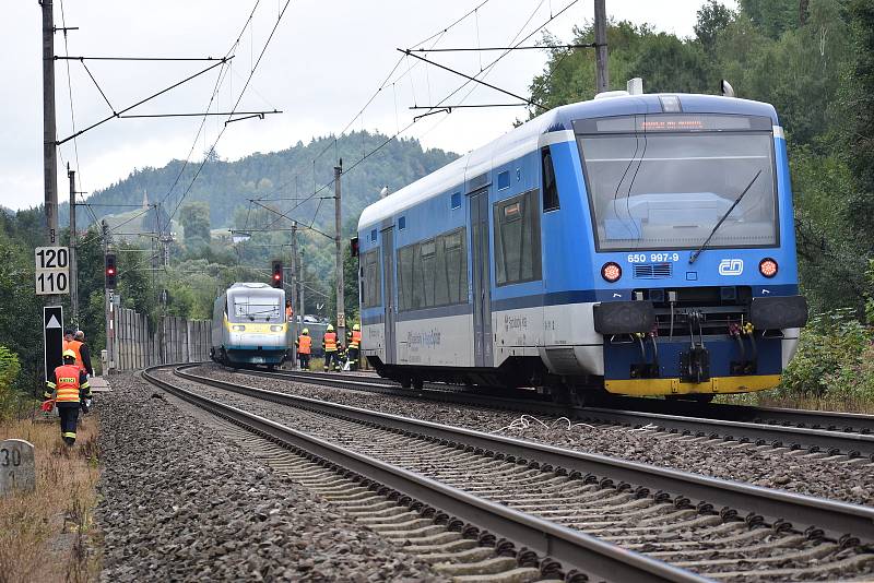 Na hlavním koridoru u Hoštejna na Zábřežsku vyjely ve čtvrtek 15. září vlaky dva proti sobě. Zastavily ve vzdálonosti pouhých 60 metrů.