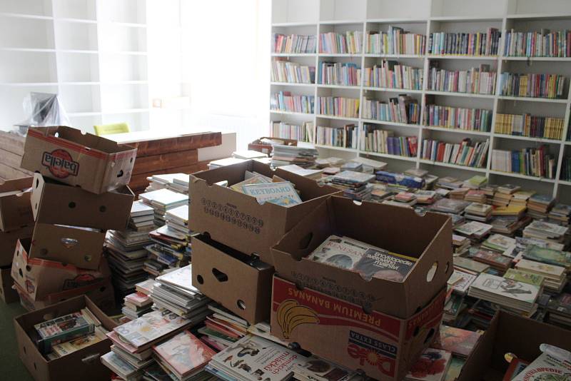 Stěhování jesenické knihovny do nových prostor v Centru společných aktivit
