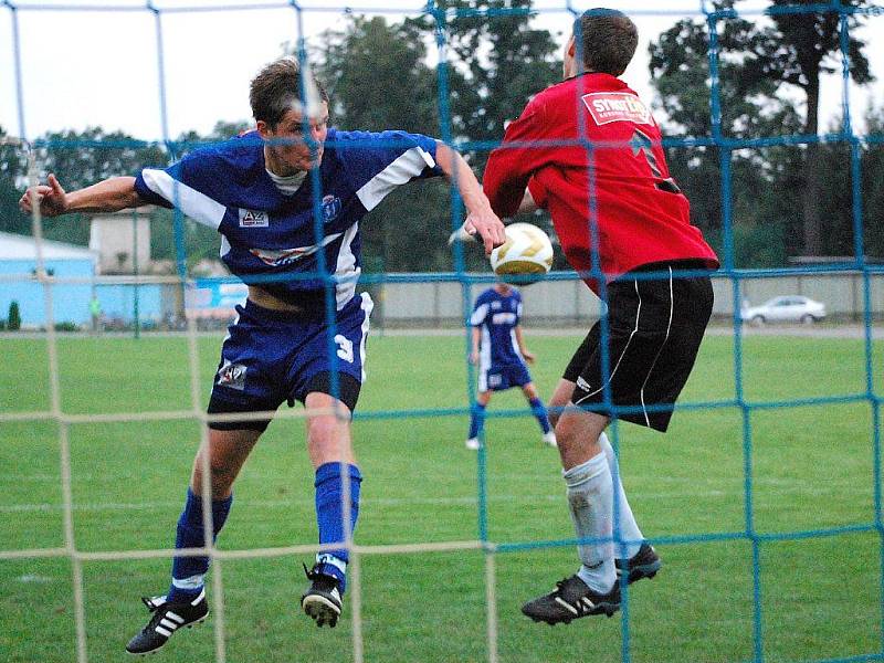 Gólman Štítů Schettler maří poslední šanci zápasu litovelskému Planičkovi