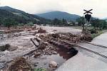 Zničená trať v Loučné v červencí 1997.