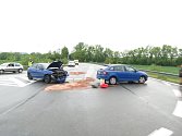 Dopravní nehoda na křižovatce u obchvatu Postřelmova.