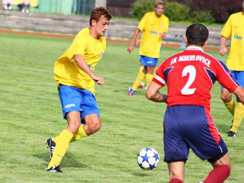 Pohárové utkání Šumperk versus Mikulovice (červené dresy).