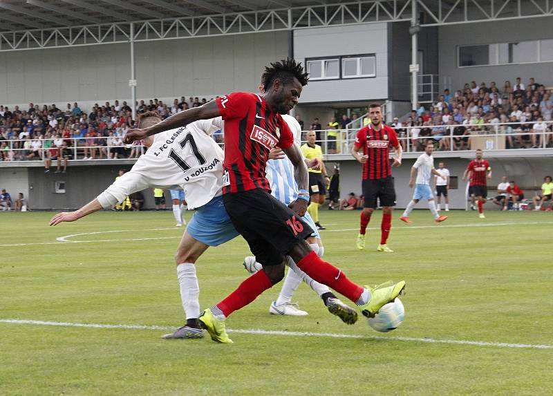 Fotbalisté Olešnice (v bílém) prohráli v Mohelnici pohárový zápas s Opavou 0:6.