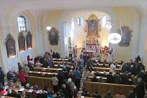 Ze slavnostní mše k znovuotevření kostela svaté Barbory v Zábřehu.